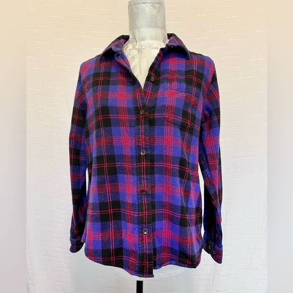 LL Bean Relaxed Fit Plaid Button-Up Shirt in Purple/Red/Black Sz M - Picture 1 of 6